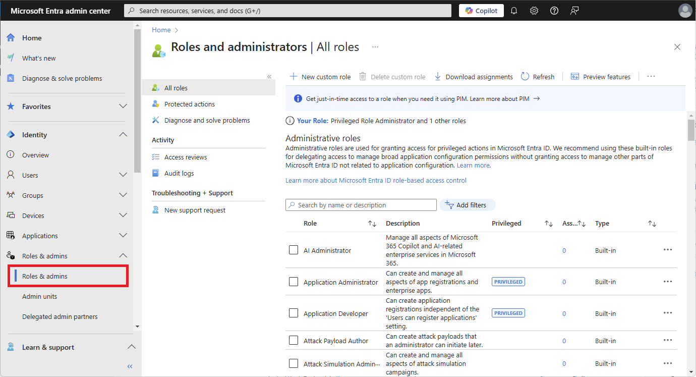 screenshot della pagina Ruoli e amministratori nell'interfaccia di amministrazione di Microsoft Entra.
