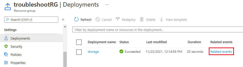 デプロイ名が表示され、デプロイ履歴で [関連イベント] リンクが強調表示されている Azure portal のスクリーンショット。