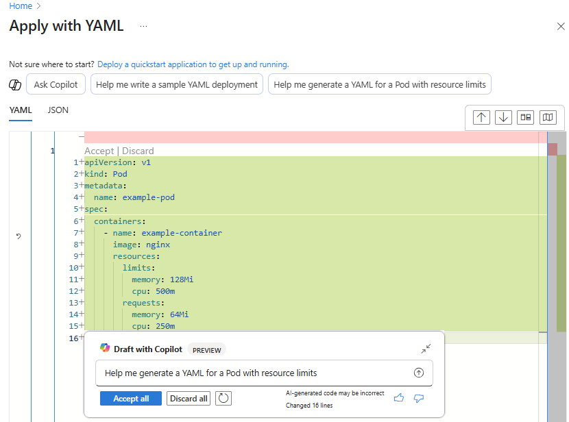 Captura de tela mostrando o editor YAML com um prompt para criar uma implantação AKS.