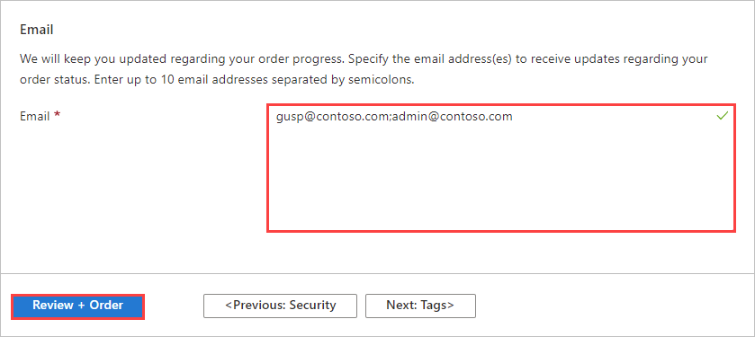 Captura de tela mostrando a seção Email da guia Detalhes do Contato para um pedido do Data Box. A área para digitar endereços de email e o botão Examinar Mais Pedidos está realçada.
