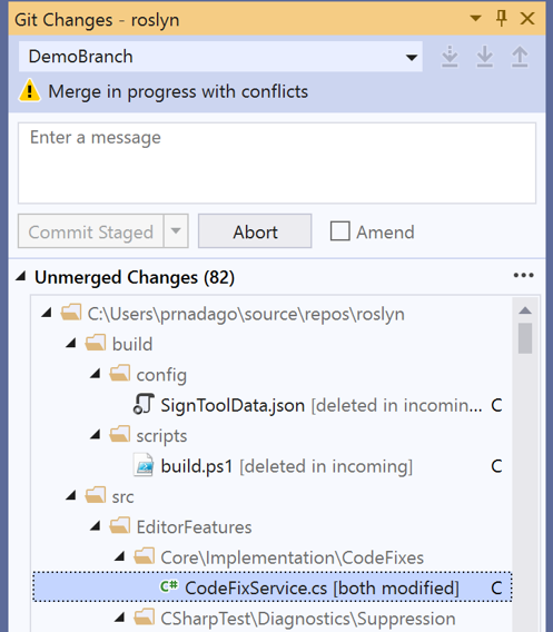 A mensagem 'Mesclagem em andamento com conflitos' no Visual Studio 