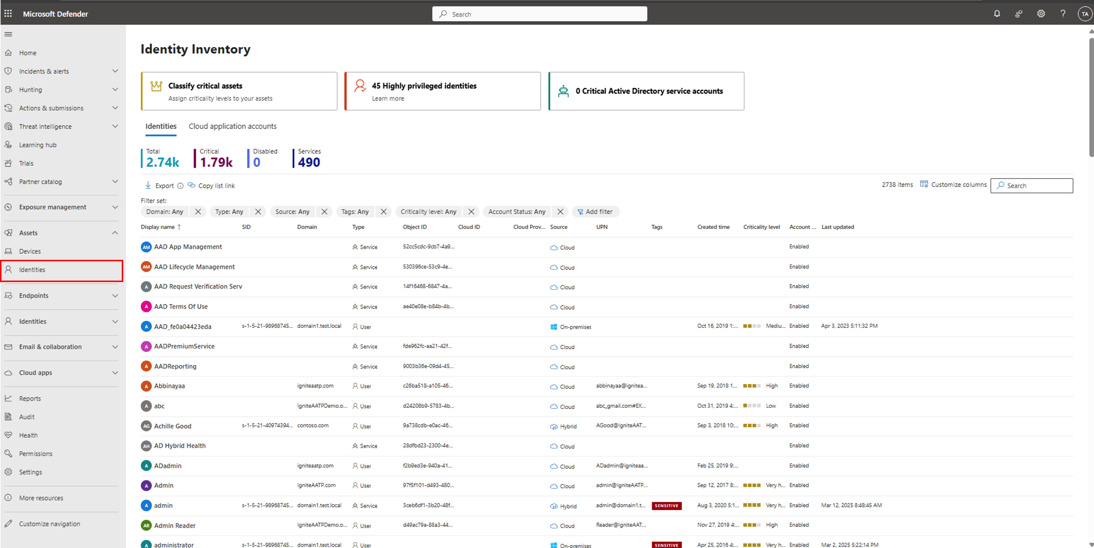 Uma captura de ecrã da página de inventário de identidades.
